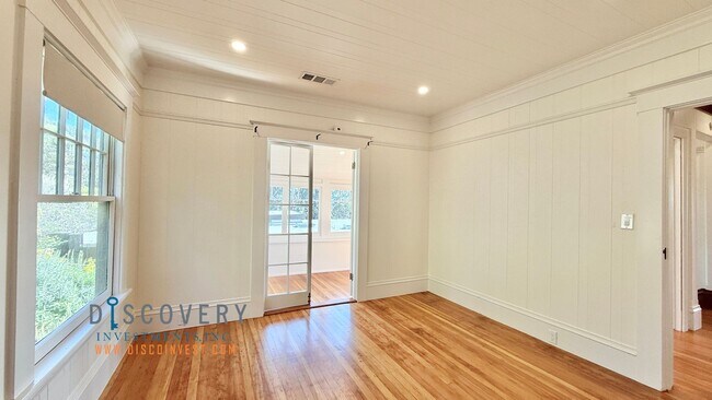 Building Photo - Panoramic Hill Estate with Sweeping Views