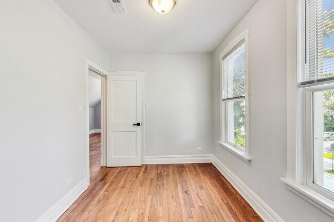 Building Photo - 4057 N Whipple St