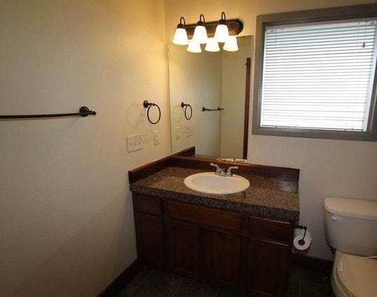 Bath - 734 S 23rd Ave