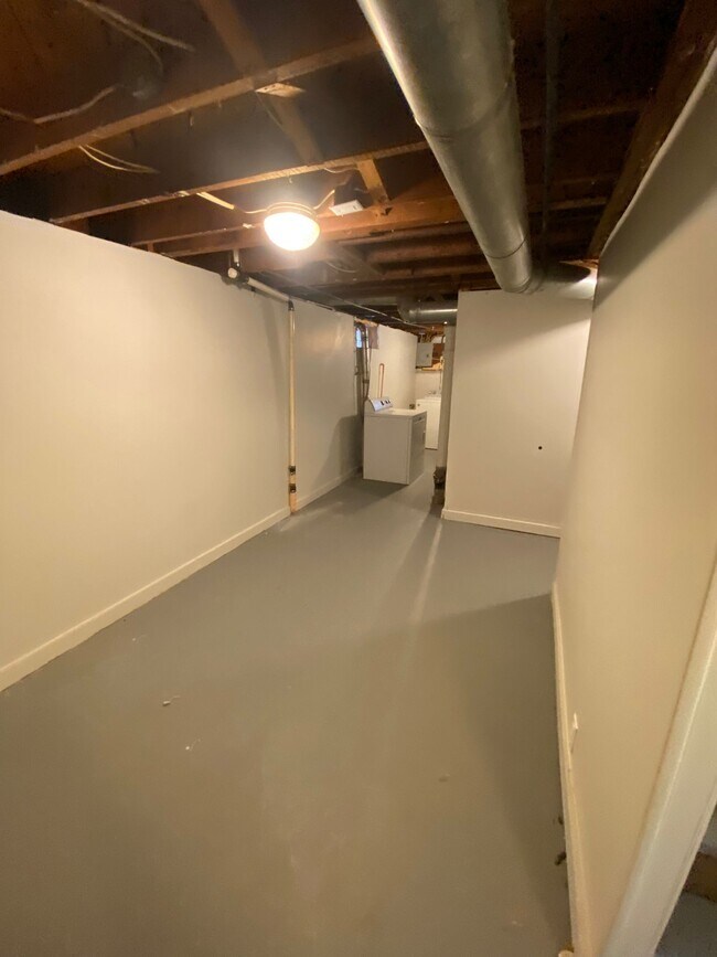 Building Photo - 4207 Wood Ave