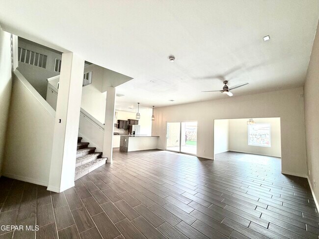 Building Photo - 122 Esther Trl