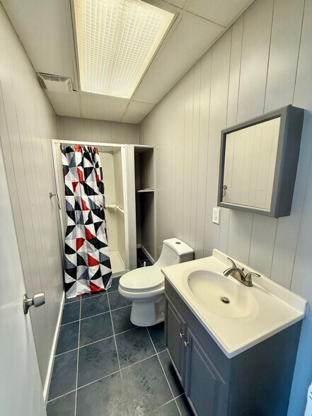 Building Photo - 403 25th St