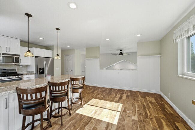 Building Photo - 12 E 500 S