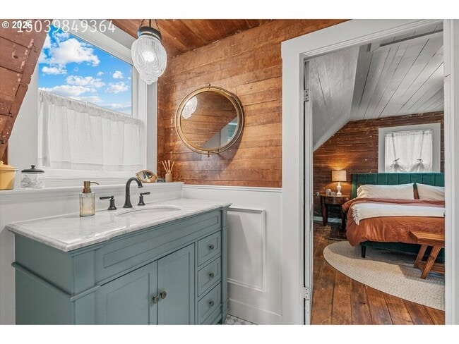 Building Photo - 310 N School St