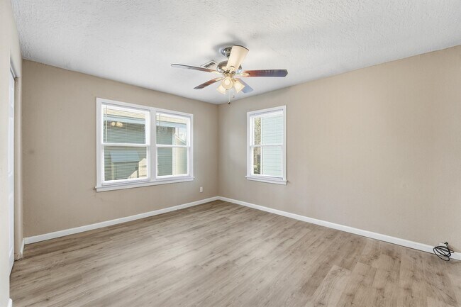 Building Photo - 1110 E 27th St