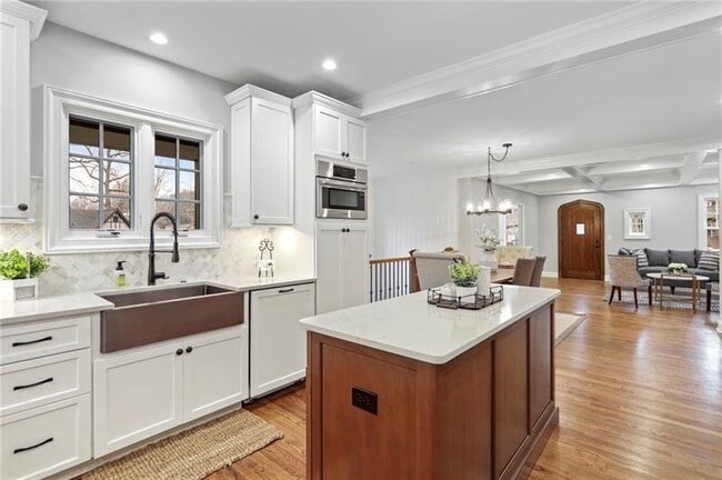 Building Photo - 1309 Stillwood Dr NE