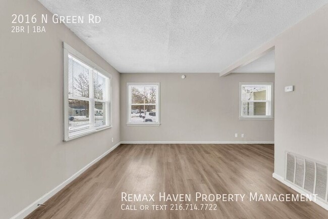 Building Photo - 2016 N Green Rd