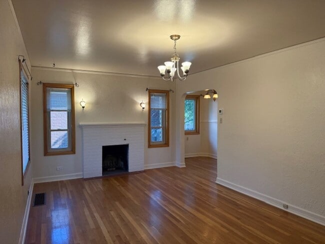 Building Photo - House For Lease