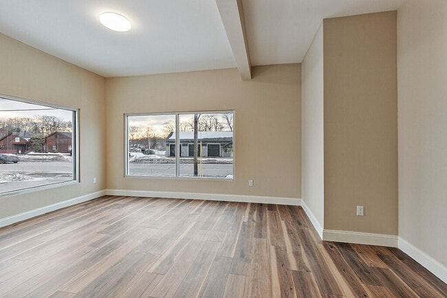 Building Photo - 392 S Main St