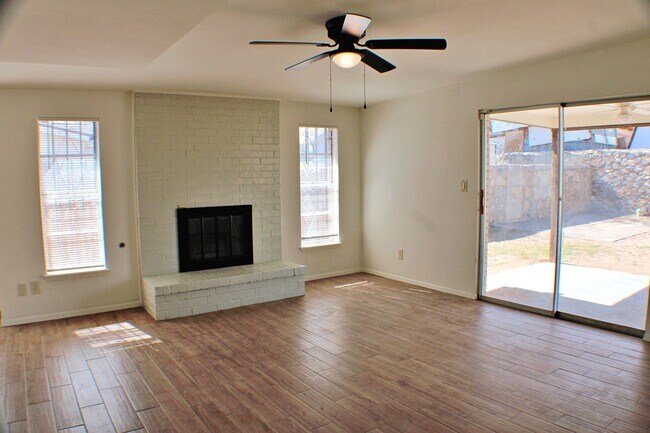 Building Photo - 3 Bedroom, 2 Bath , North-East El Paso Great house located across the street from Terrace Hills M...