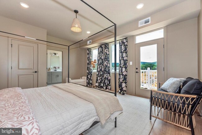 Building Photo - 710 Iron Frg Rd