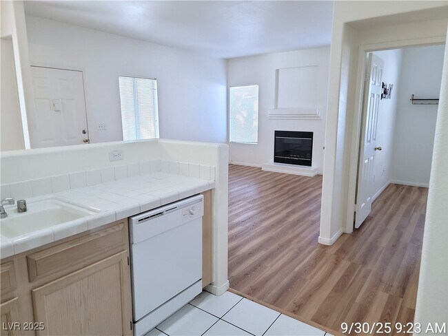 Building Photo - 6014 Vegas Dr