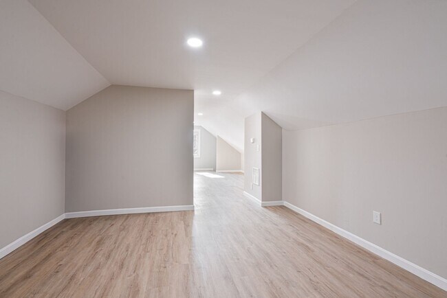 Building Photo - Newly renovated apartment for rent by Providence College / Elmhurst(Available 6/1/2026)