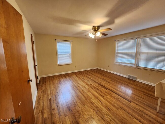 Building Photo - 4405 Groveland Rd