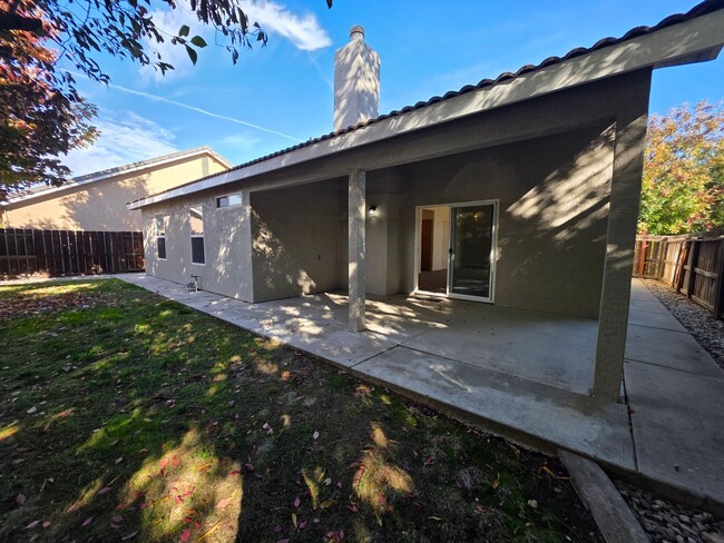 Building Photo - Single story home near CSU Stanislaus!