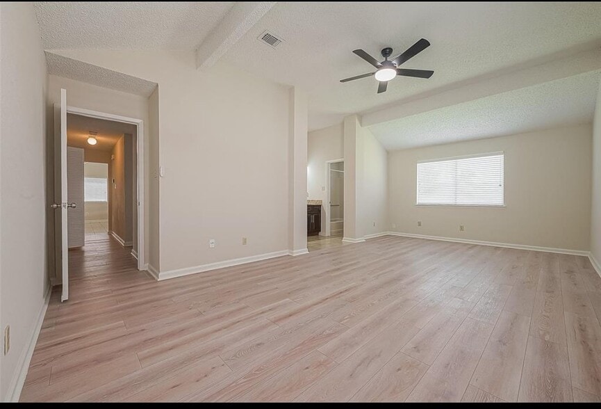 Building Photo - 12423 Tambourine Dr