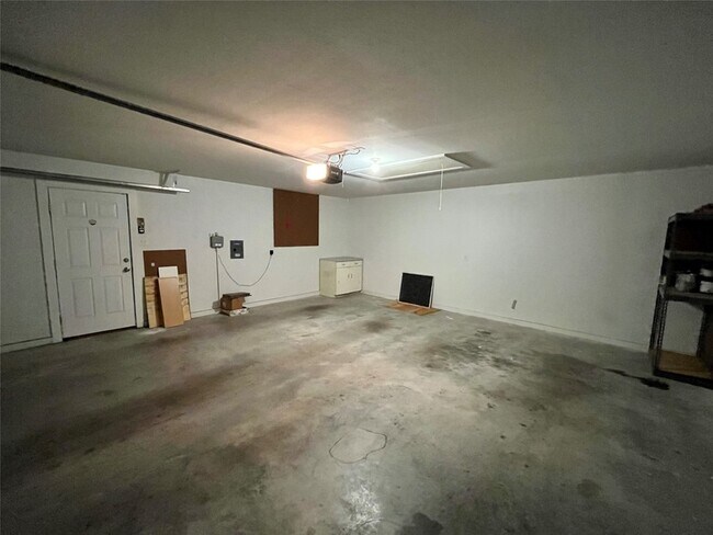 Building Photo - 709 Roberts St