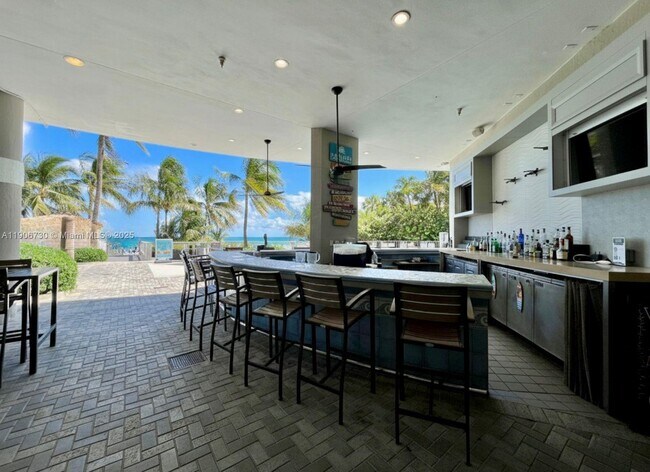 Building Photo - 17375 Collins Ave