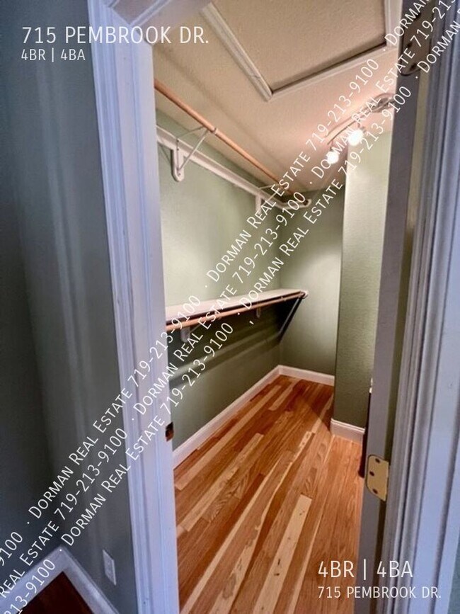 Building Photo - 715 Pembrook Dr