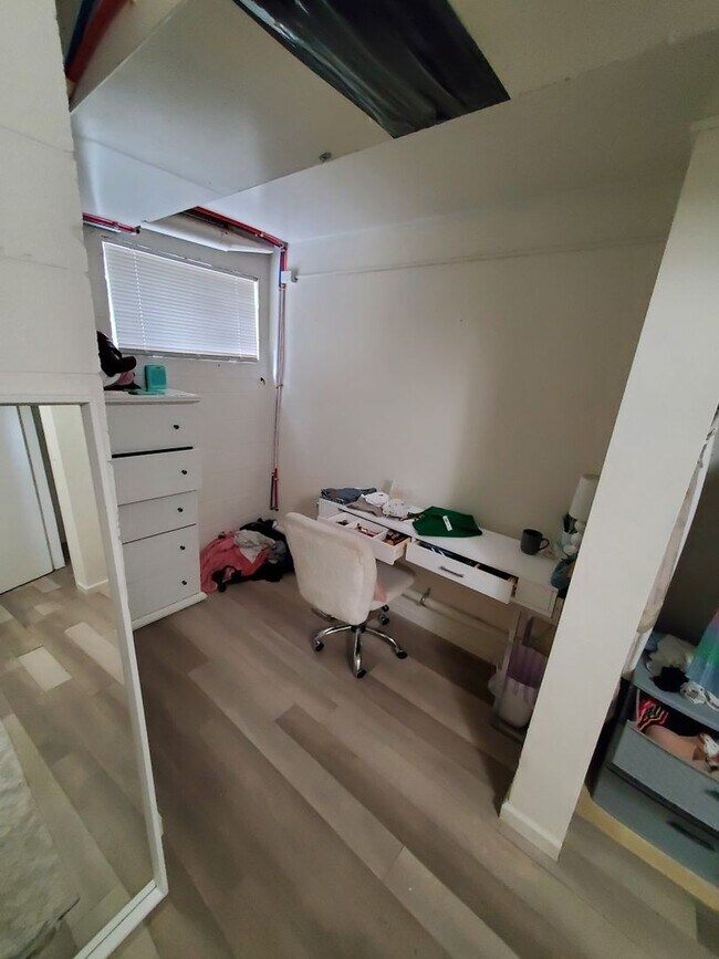 Building Photo - Alpine Ave (Triplex)