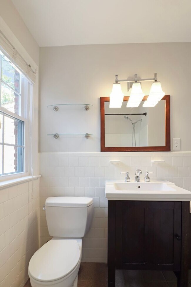 Building Photo - Dreamy 4 Bed, 2 Bath Cape Cod in Sauer's Garden Available Now!