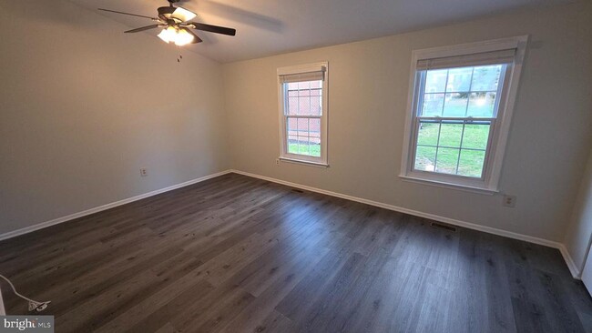 Building Photo - 25 Hamlet Dr