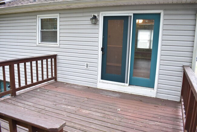 Building Photo - Great Split Foyer In Fredericksburg!