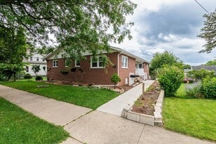 Building Photo - 443 Jefferson Ave