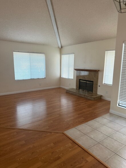 Building Photo - 4500 Villas Dr