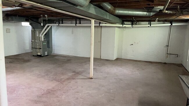 Building Photo - 1076 Sherwood Dr
