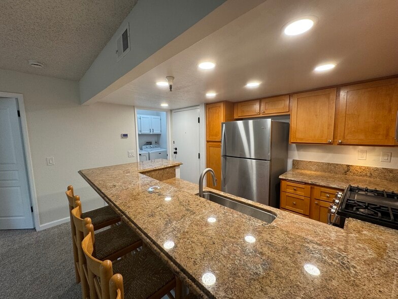 Building Photo - 545 Pierce St