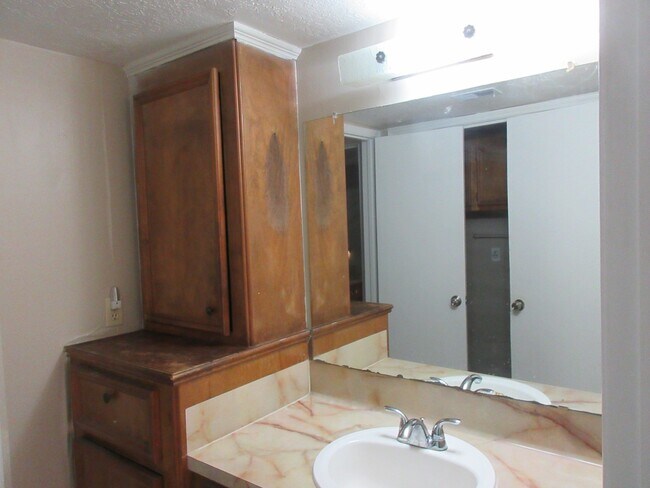 Building Photo - 11514 Meadow Ln