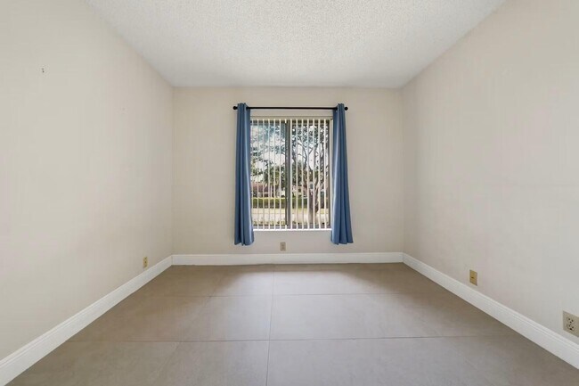 Building Photo - 802 Sky Pine Way