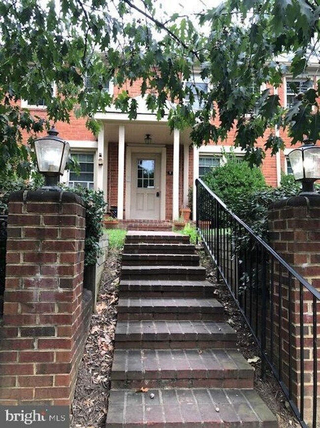 One Bedroom Condo in Historic Old Town Ale... 911 Church St