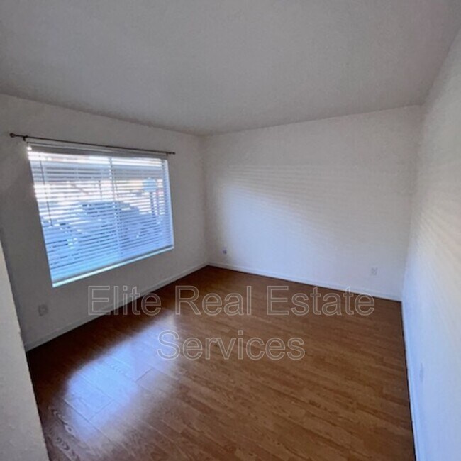 Building Photo - 6540 College Grove Dr