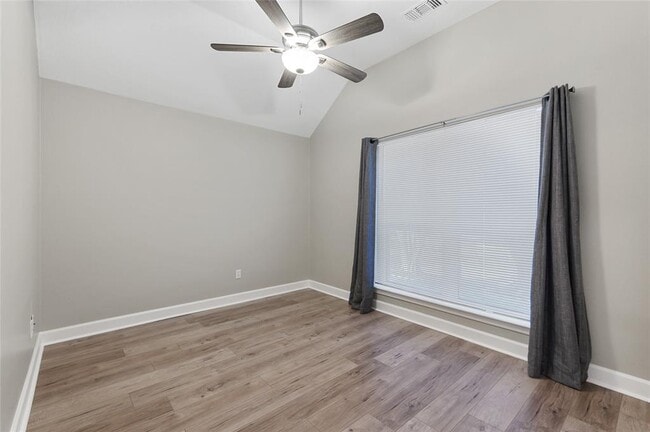 Building Photo - 10335 Emerald Oaks Dr
