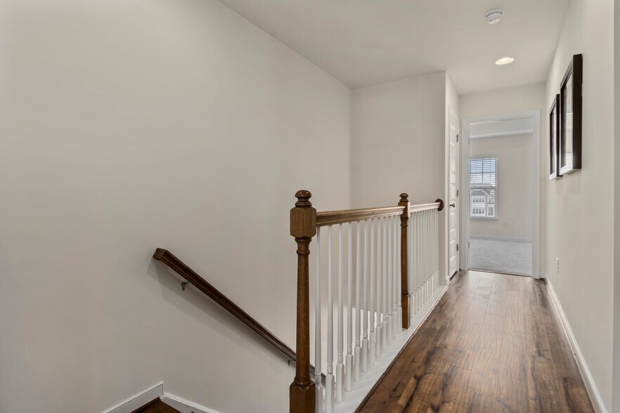 3rd floor hallway - 10410 Perennial Dr