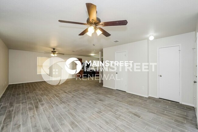 Building Photo - 4 Bedroom Pet-Friendly Home in Fort Worth, TX with Main Street Renewal