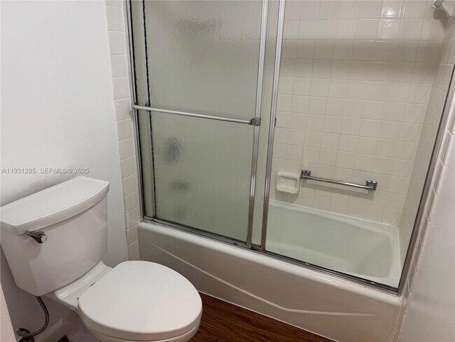 Building Photo - 625 Oaks Dr