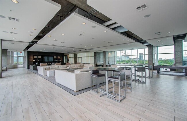 Building Photo - 5925 Almeda Rd