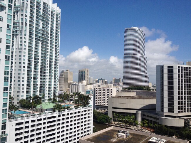 Building Photo - 500 Brickell Ave