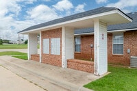 Building Photo - Wellsprings Studios-All Utilities Inlcuded