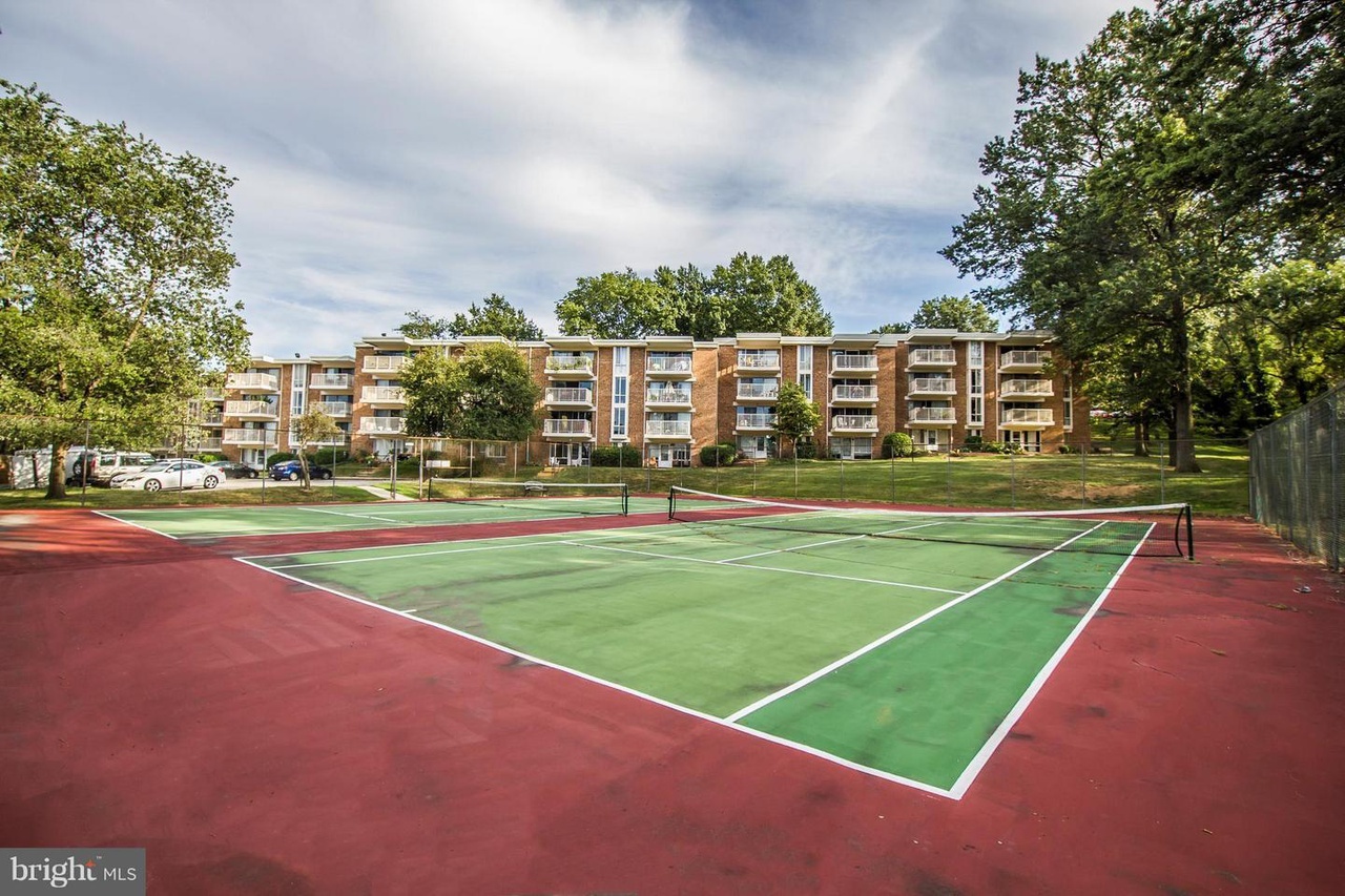 tennis court - 2648 Redcoat Dr