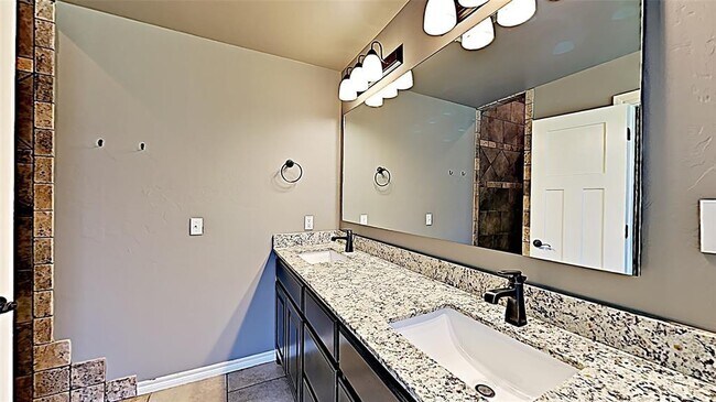 Building Photo - 4201 SE 38th St