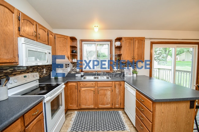 Building Photo - 705 N Montgomery Ct