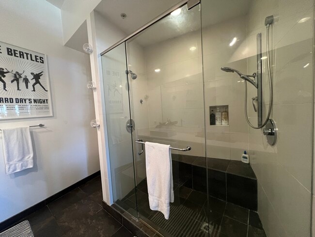 Building Photo - 13320 Beach Ave