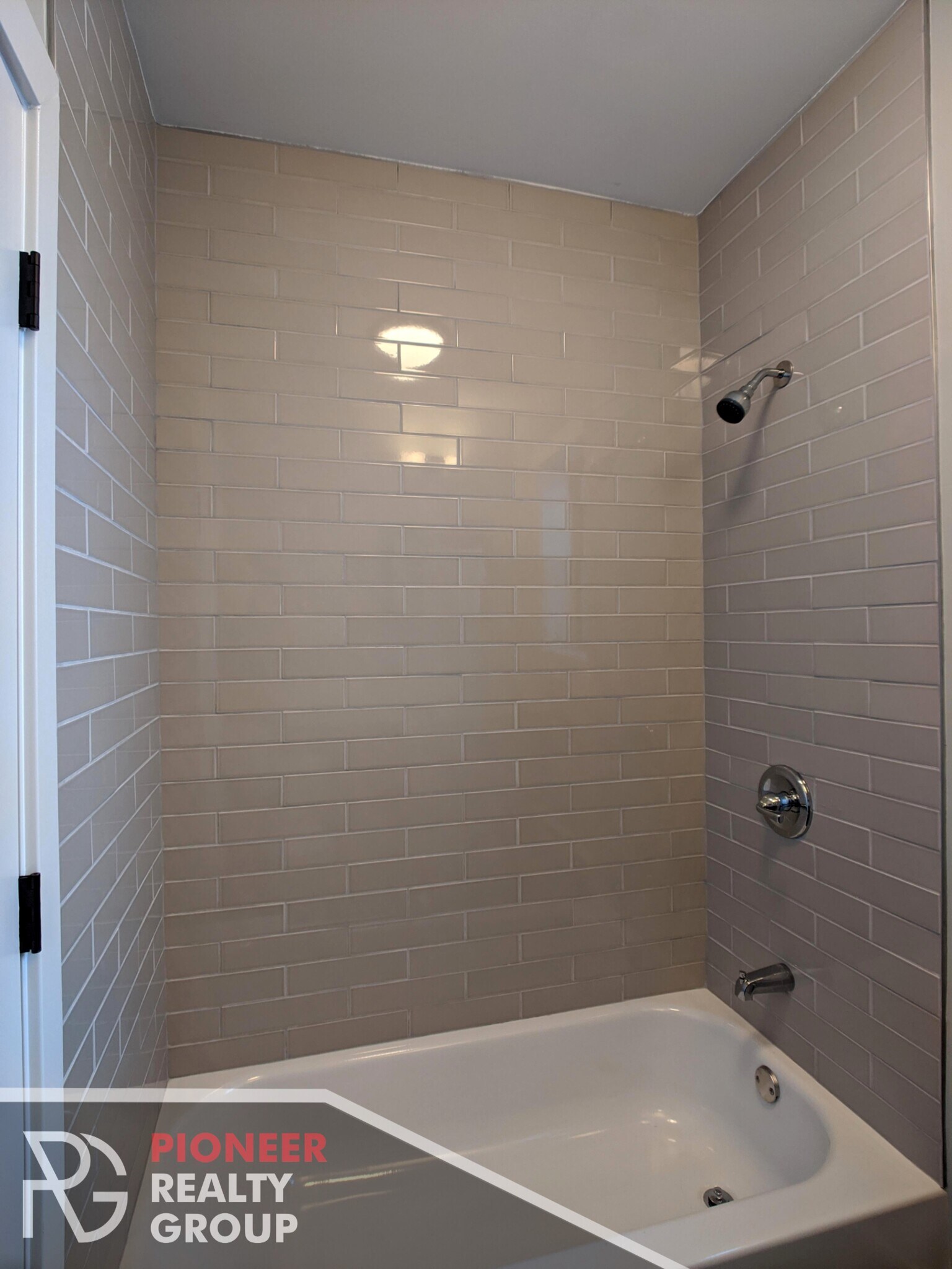 Building Photo - 4417 N Wolcott Ave