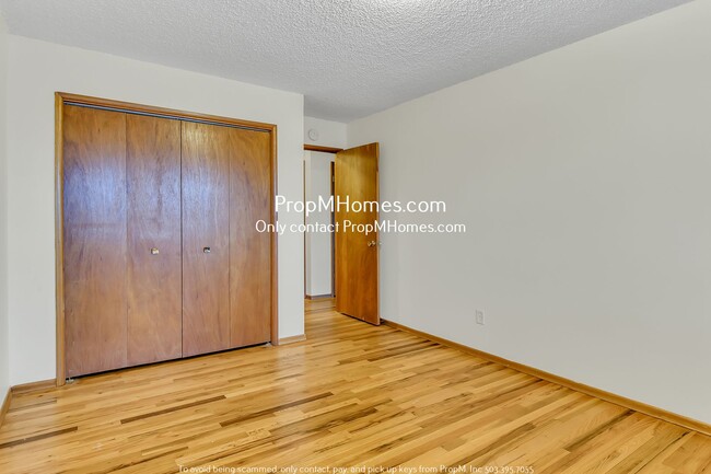 Building Photo - Charming Two Bedroom Unit in Mt Tabor!