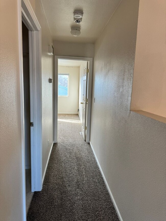Building Photo - Corner Lot Townhouse, newly painted, new carpet