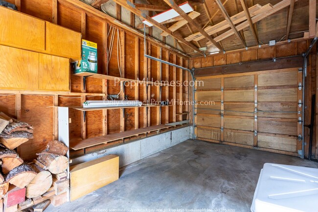 Building Photo - Two Bedroom, Charming Townhouse In the Hea...